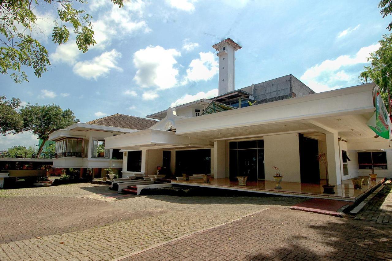 Oyo 2360 Hotel Rio Bengkulu Exterior photo